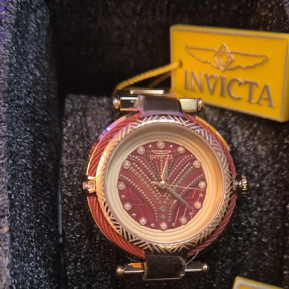Invicta Marvel Okoye Lady 40mm Quartz Watch – Model 29567 – Gold/Red Cable Bezel